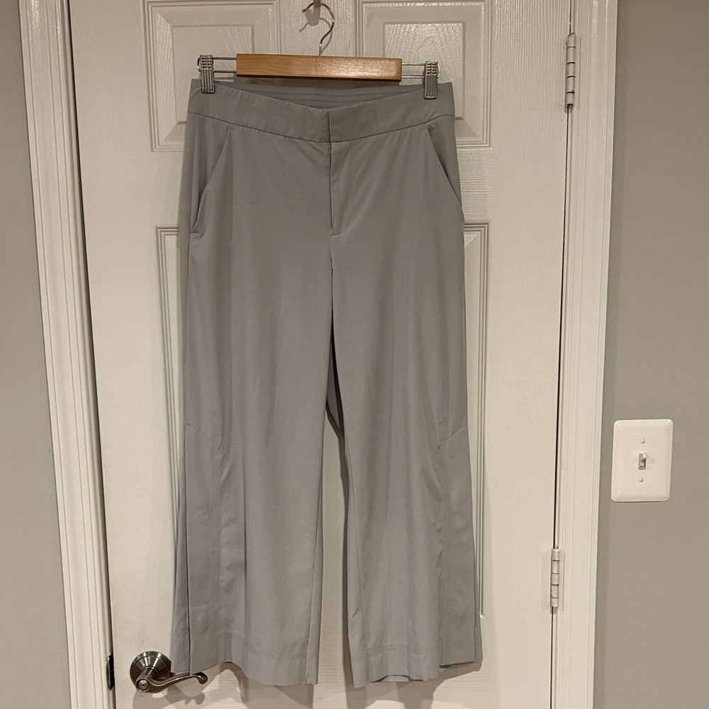 Athleta Women’s Wide Leg Gray Crop Pants, Size 2